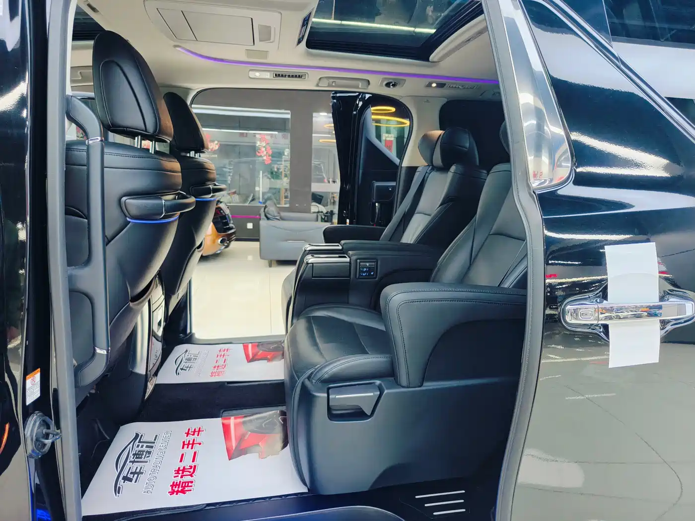 Toyota Vellfire 2020 Twin Engine 2.5L HV Luxury Edition фото 10