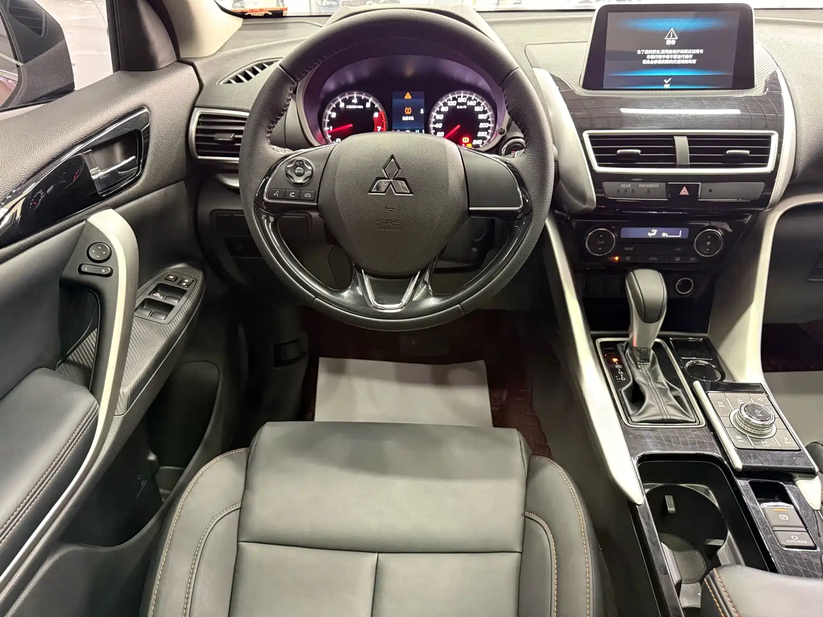 صورة 12 - Mitsubishi Eclipse Cross