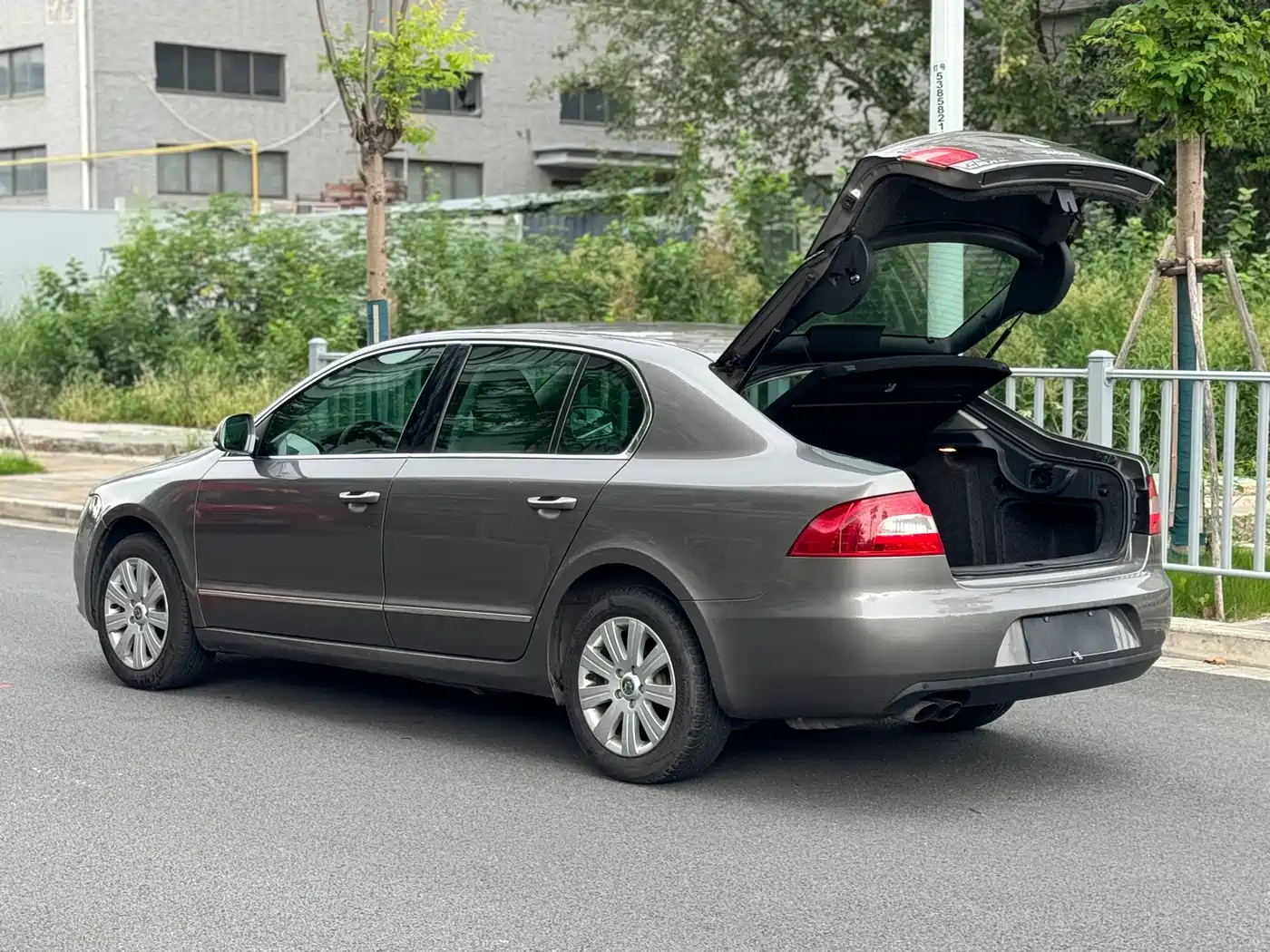 Škoda Superb 2011 2012 1.8TSI Automatic Noble Elegance Edition