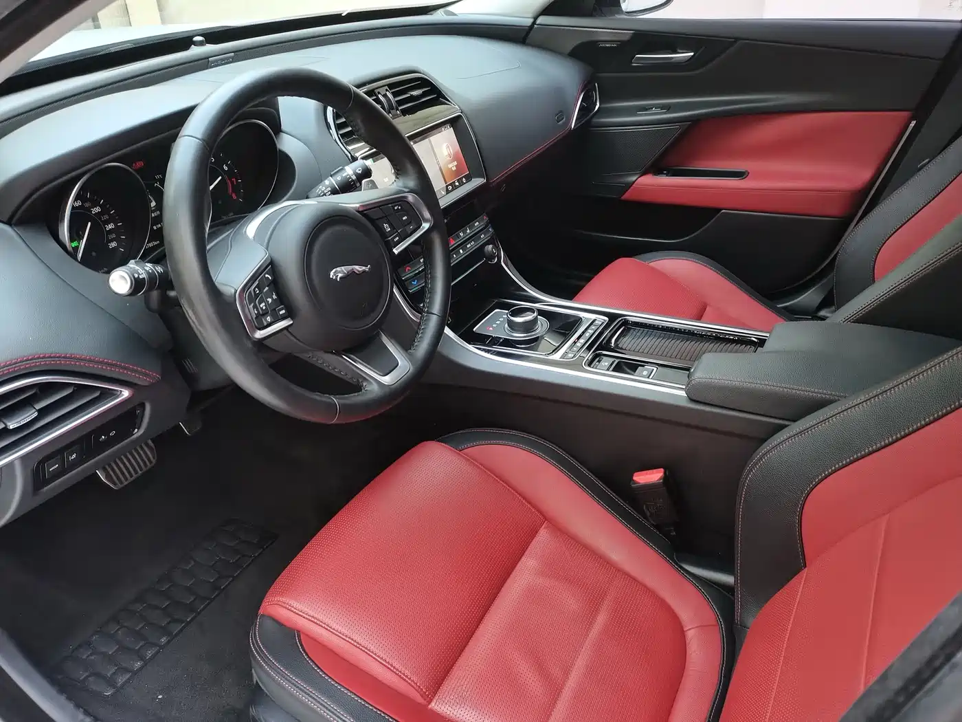 Jaguar XE 2019 2019 2.0T 300PS AWD Landmark Edition