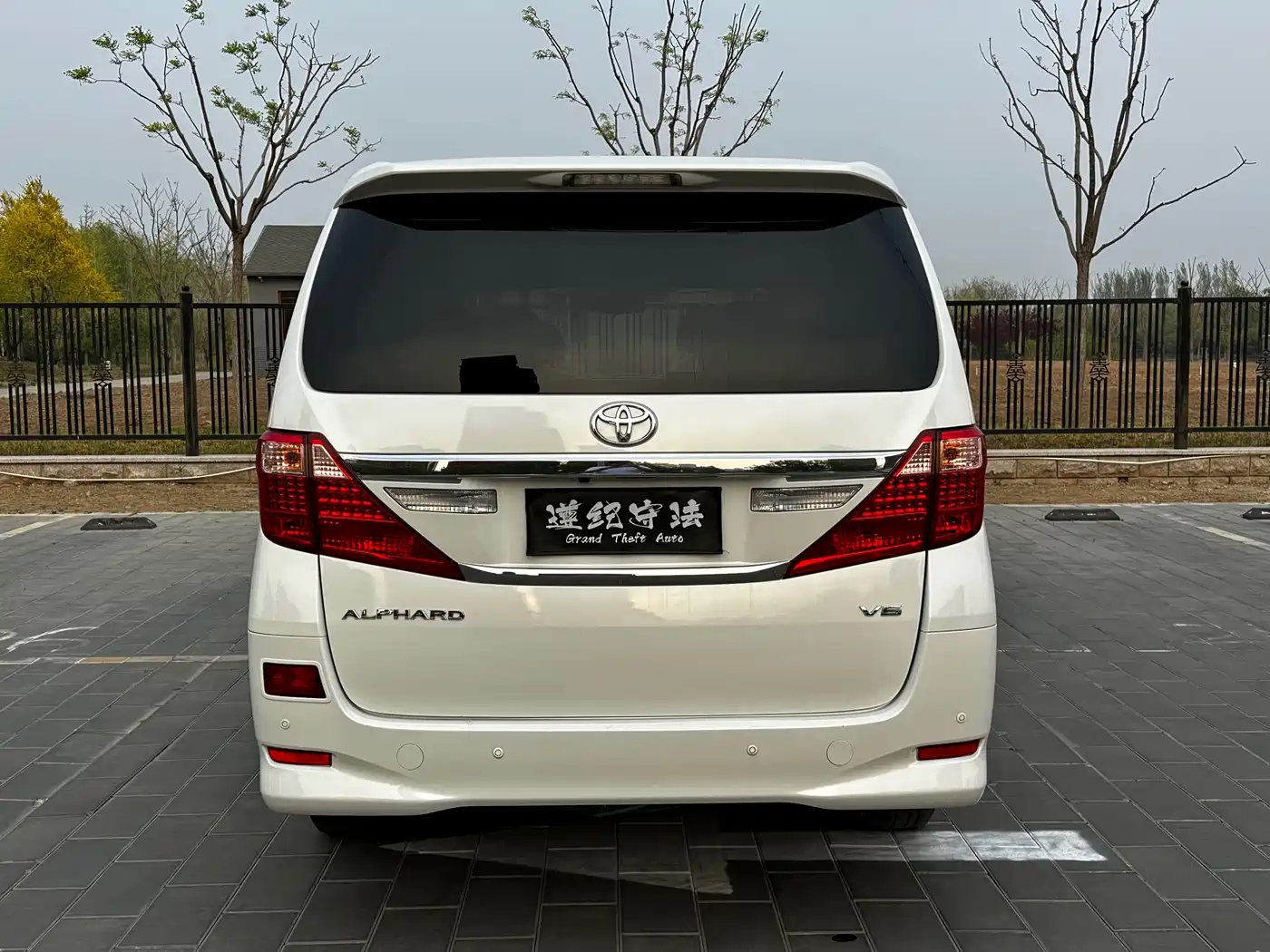 Toyota Alphard 2012 3.5L Luxury Edition фото 12