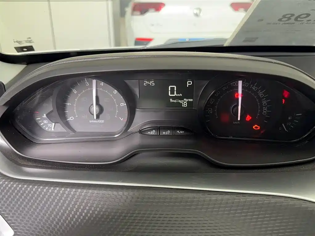 Peugeot 2008 2014 1.6L Automatic Trend Edition фото 6