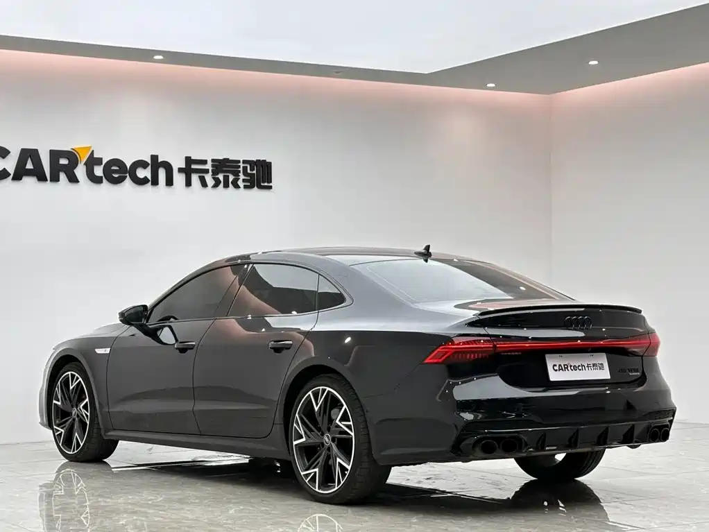 Фото 3 - Audi A7L