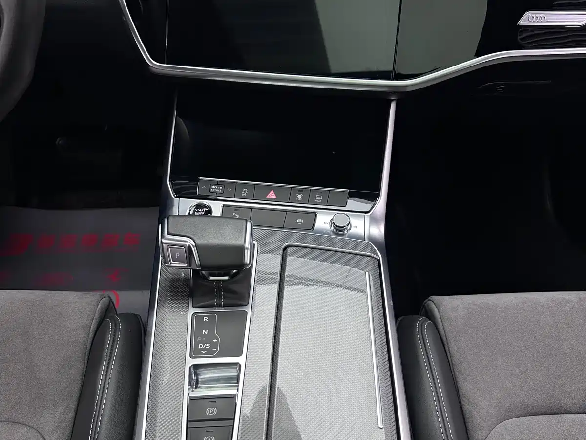 Audi A6L 2021 40 TFSI Luxury Sport фото 11
