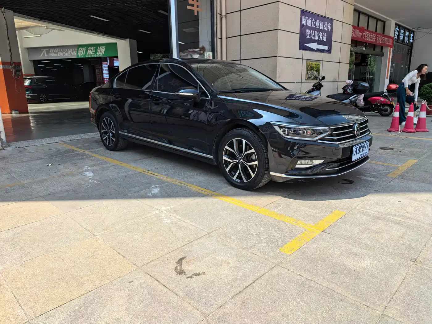 Volkswagen Magotan 2021 330TSI DSG 30th Anniversary Edition фото 3