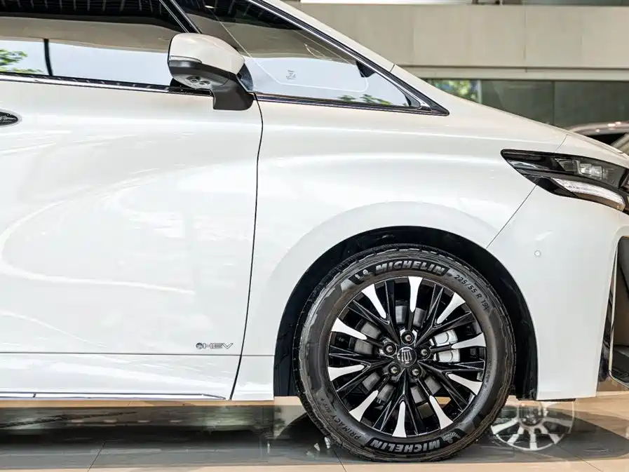 Toyota Vellfire 2024 Crown Hybrid 2.5L Executive Premium Edition фото 5