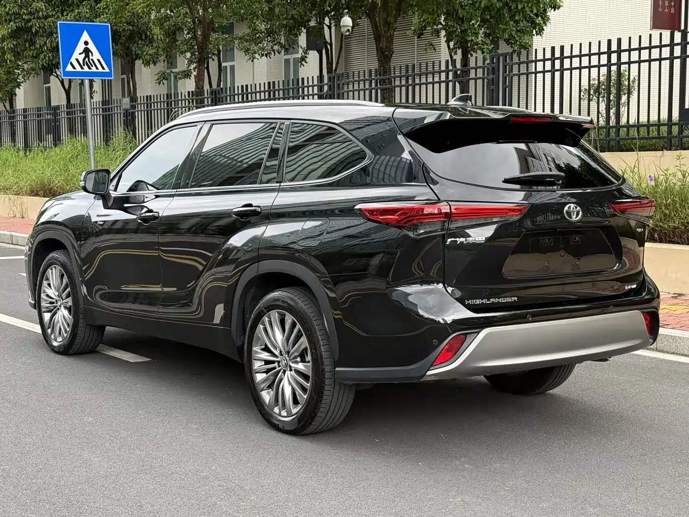 Toyota Highlander 2025 2024 2.5L Smart Hybrid 4WD Premium 7-seater
