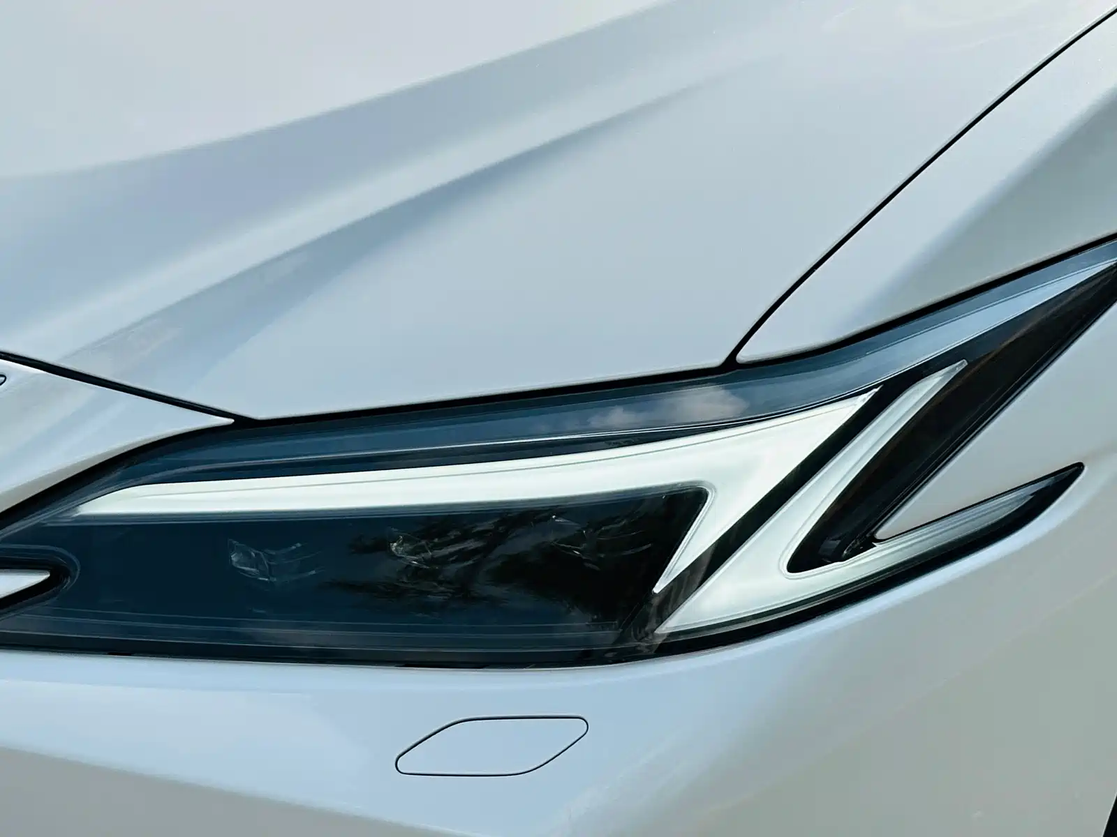 Фото 9 - Lexus ES