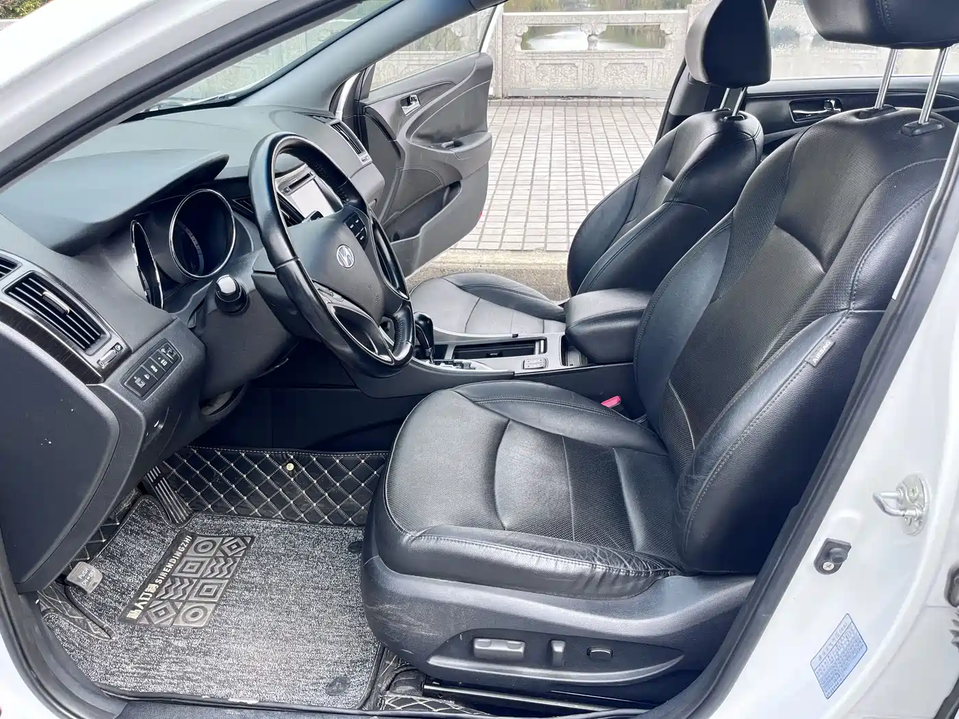 Hyundai Sonata 2013 2.0L Automatic Luxury Edition фото 15