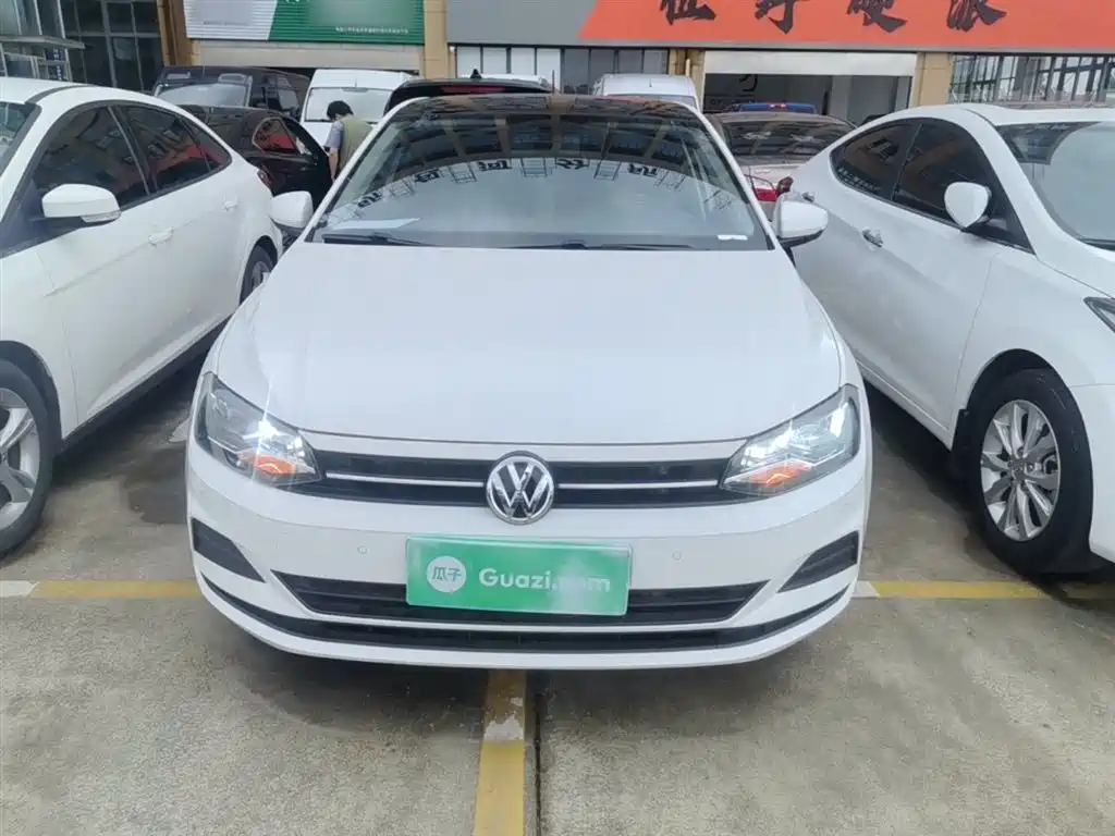 Volkswagen Polo 2019 Plus 1.5L Automatic Panorama Enjoyment Edition фото 3