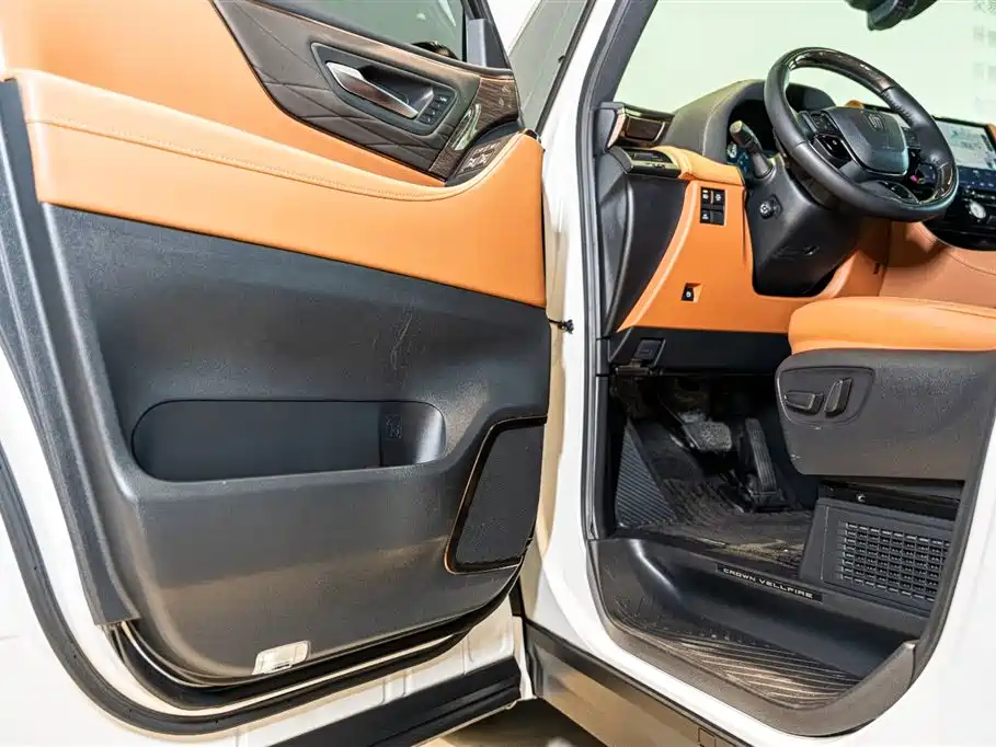 Toyota Vellfire 2024 Crown Hybrid 2.5L Executive Premium Edition фото 7