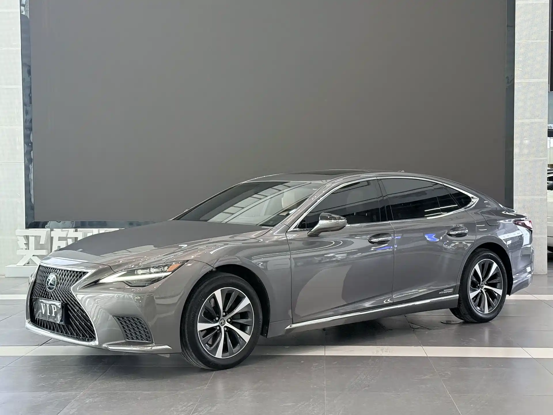 Фото 1 - Lexus LS
