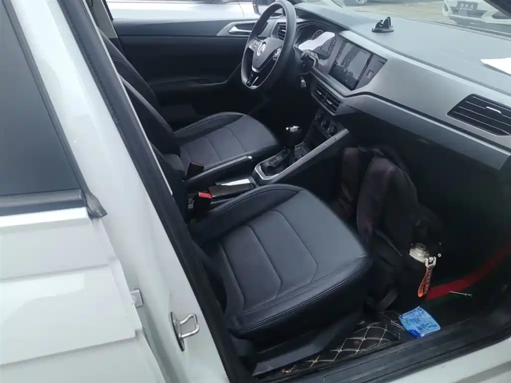 Volkswagen Polo 2019 Plus 1.5L Automatic Panorama Enjoyment Edition фото 25