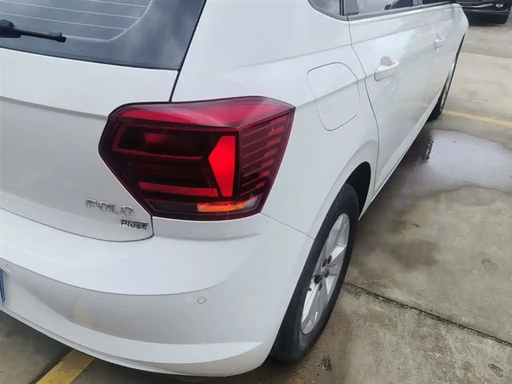 Volkswagen Polo 2019 Plus 1.5L Automatic Panorama Enjoyment Edition фото 8