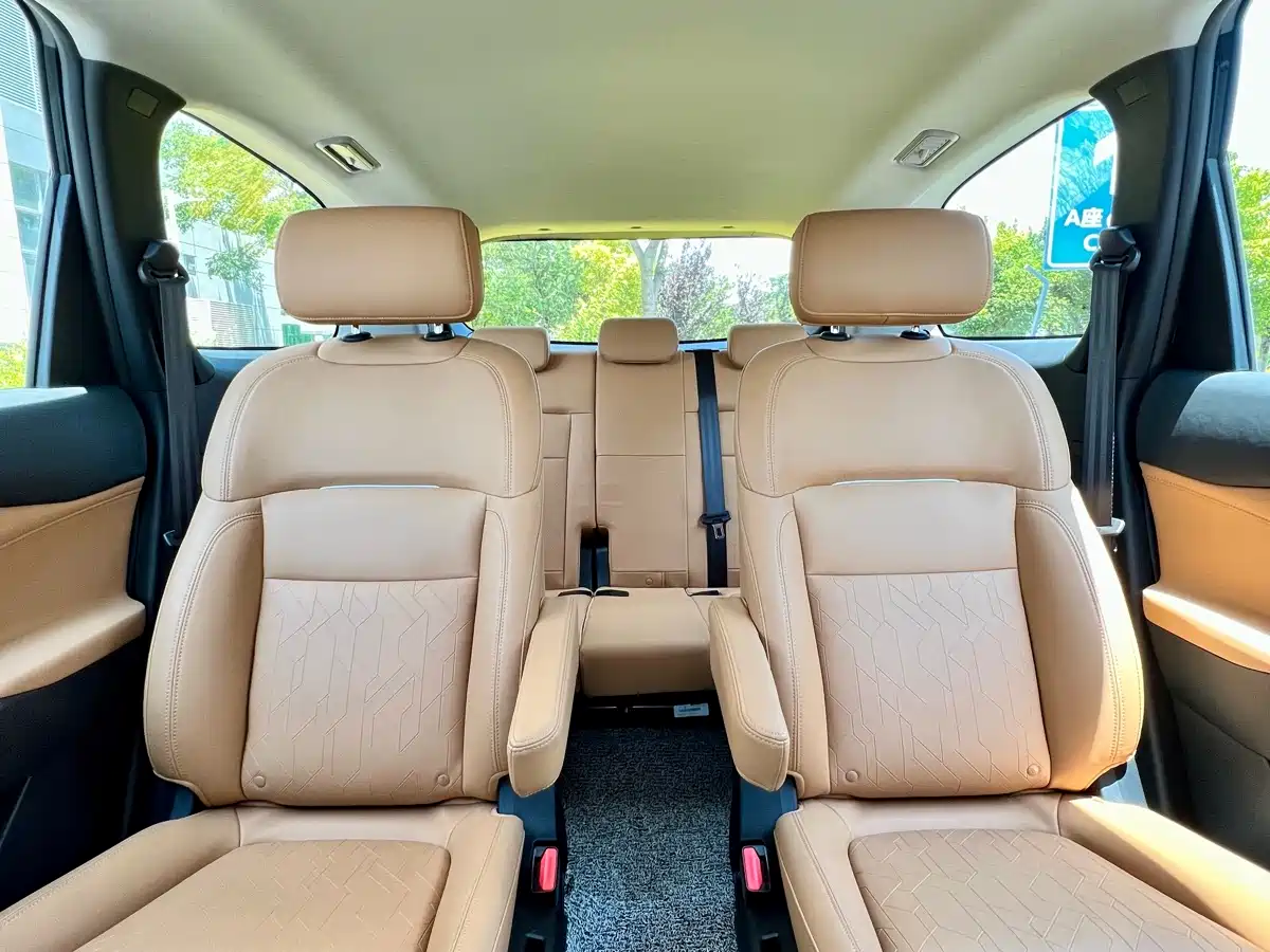 SAIC Maxus Maxus G50 PHEV 2025 Facelift Navigator Edition фото 13