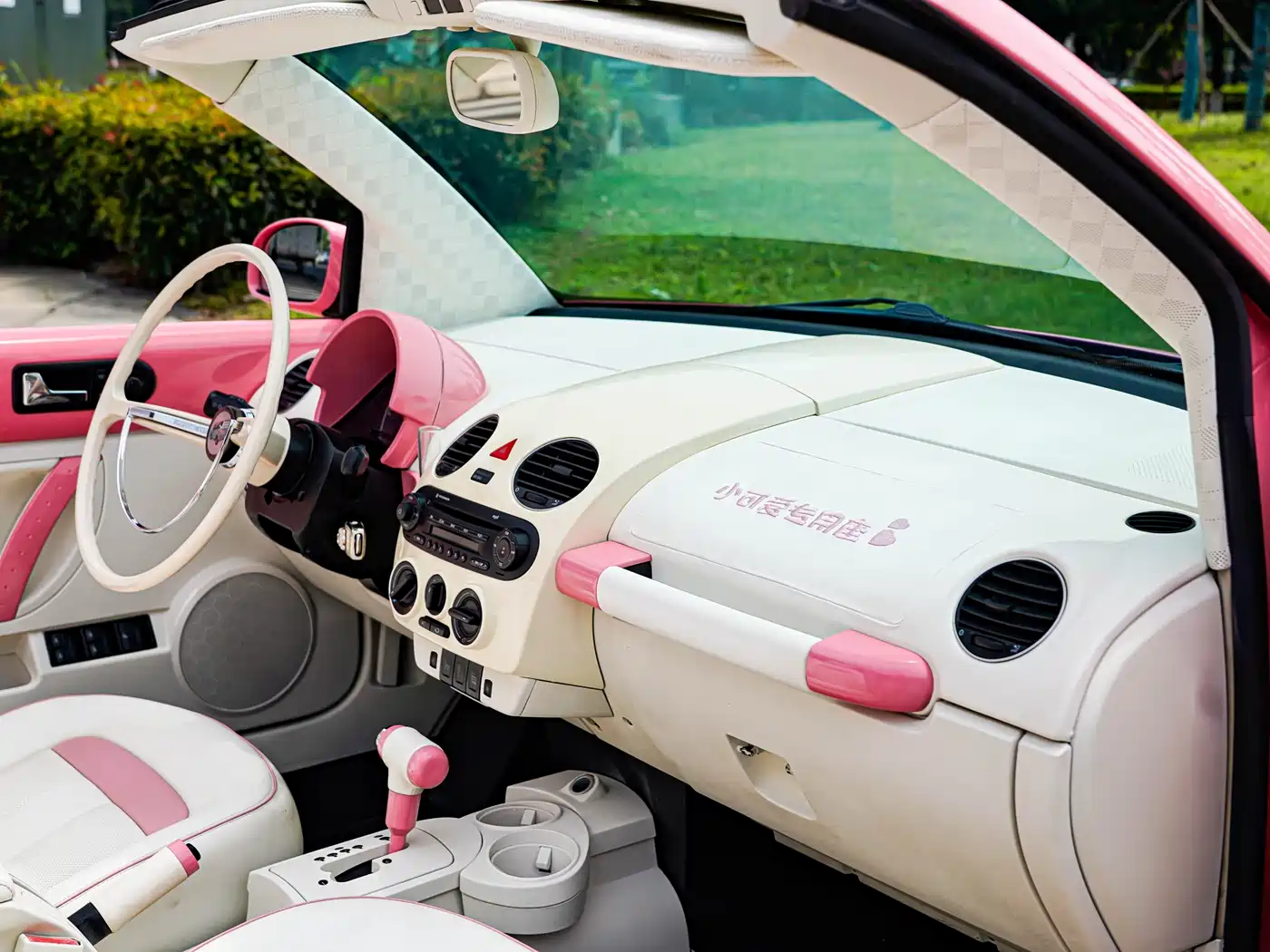 Volkswagen Beetle 2009 2.0 AT Top Convertible фото 10