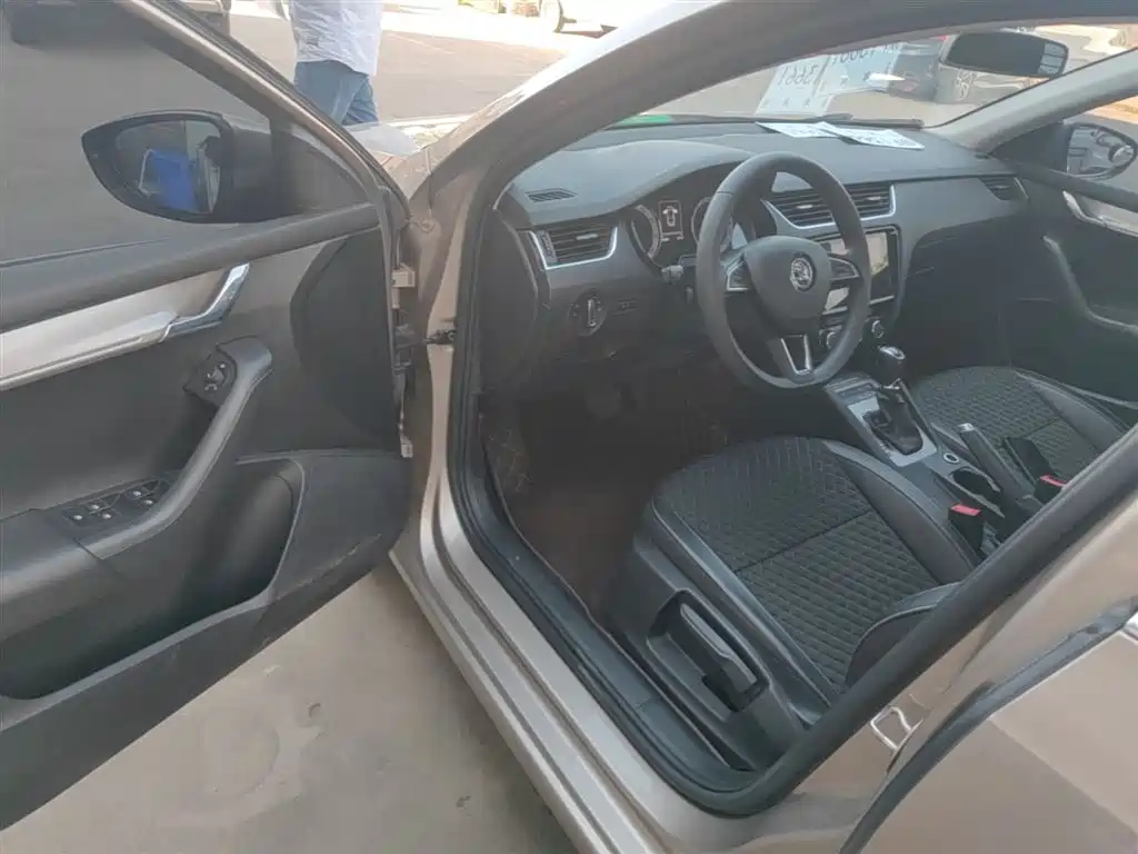 SKODA OCTAVIA
