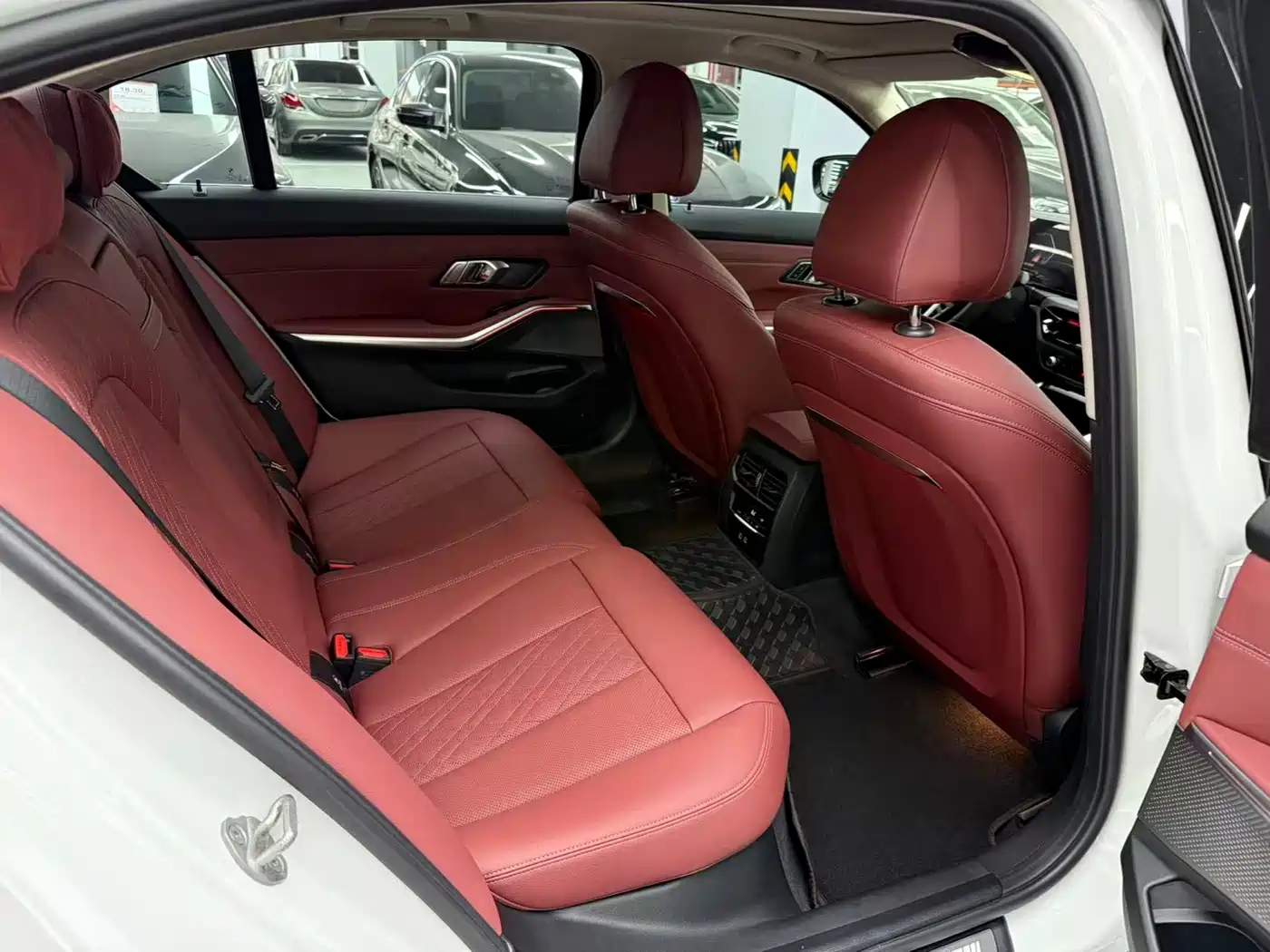 BMW 3 Series 2026 325Li M Sport Package фото 14