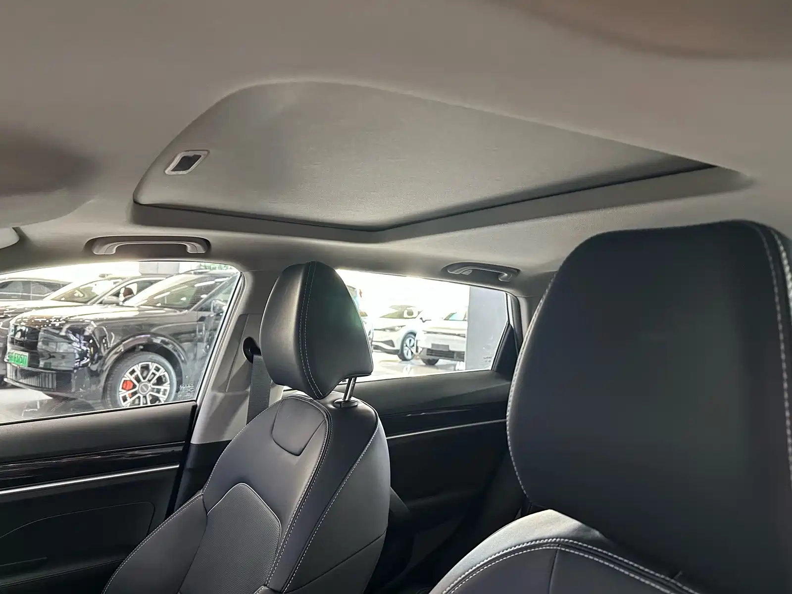 Фото 7 - Geely Coolray