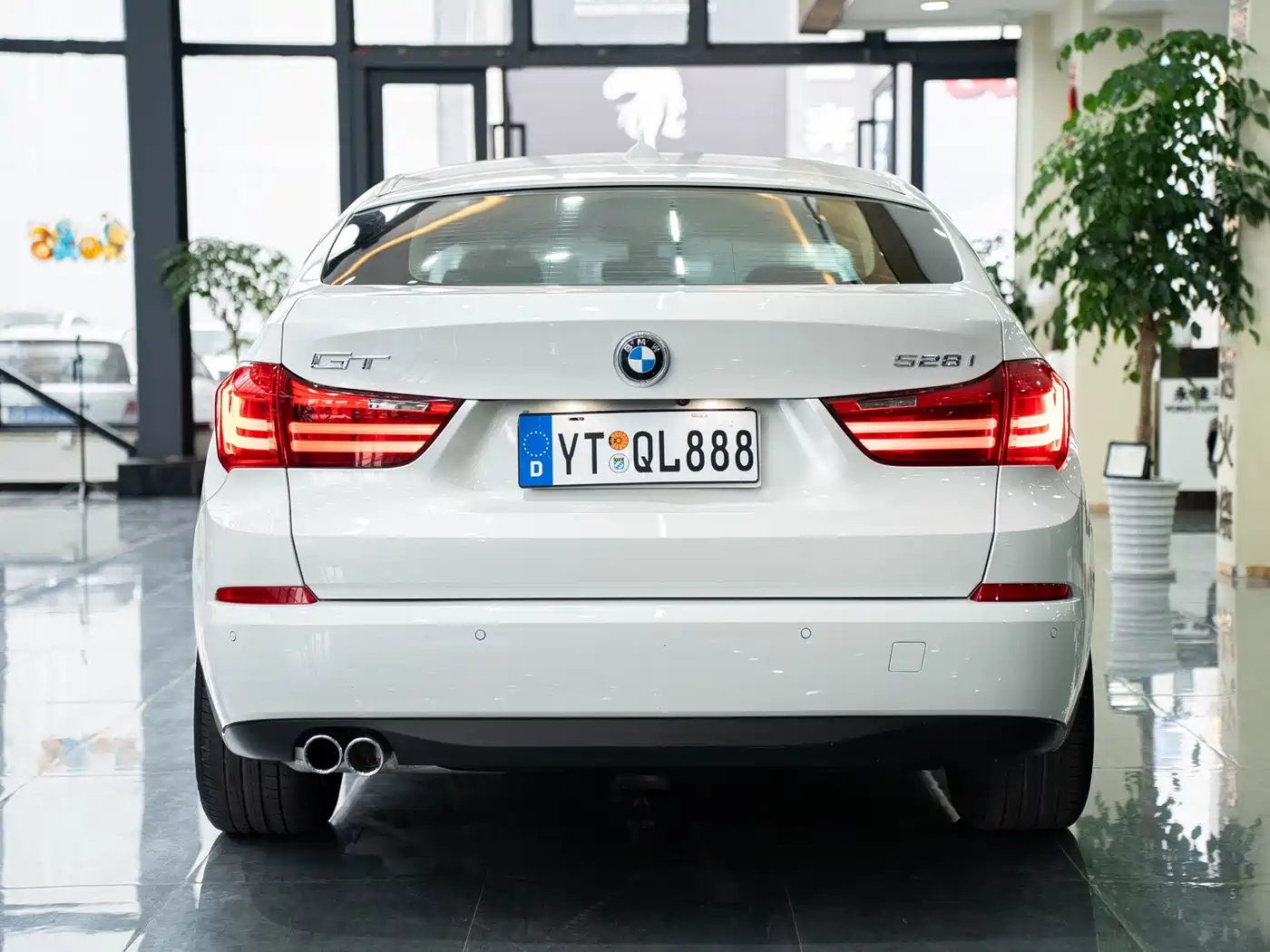 BMW 5 Series GT 2014 528i Leading фото 6