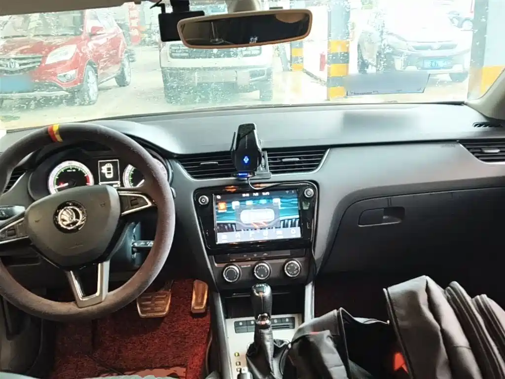 Škoda Octavia 2018 TSI230 DSG Luxury Edition фото 10