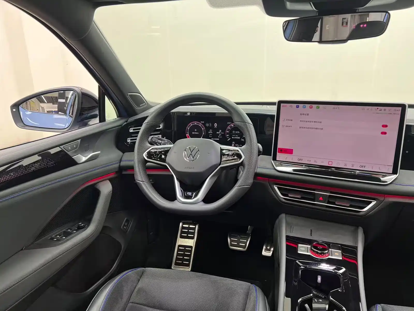 Фото 23 - Volkswagen Tiguan L