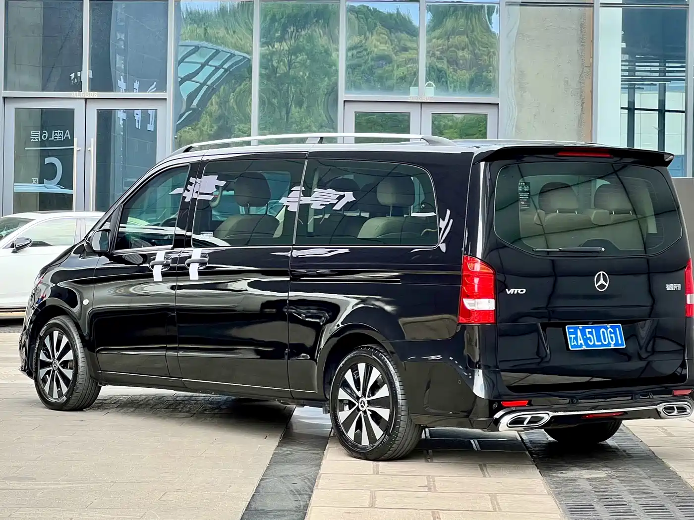 Mercedes-Benz Vito 2023 2.0T Elite 9-Seater фото 5