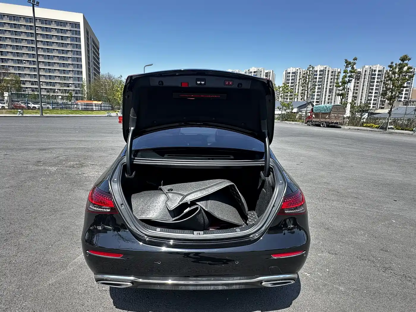 MERCEDES-BENZ E CLASS