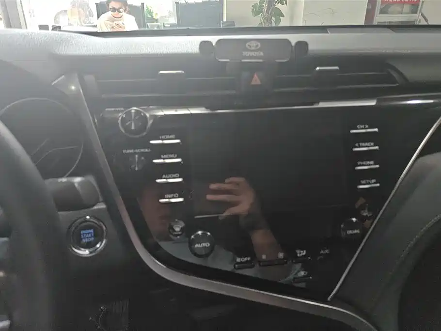 Toyota Camry 2018 2.5G Luxury Edition фото 13