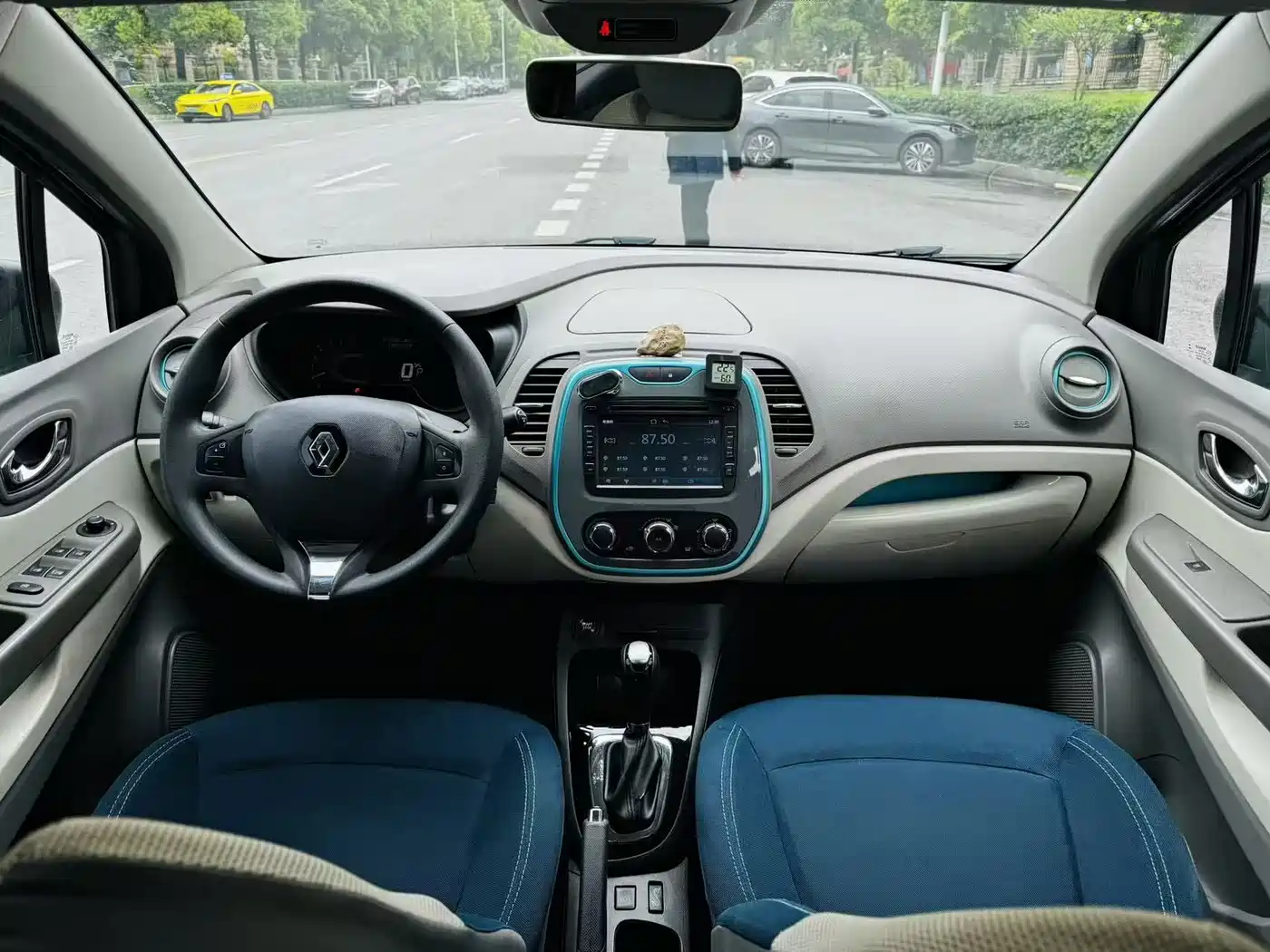 Renault Captur 2016 2015 Model 1.2T Automatic Standard Edition