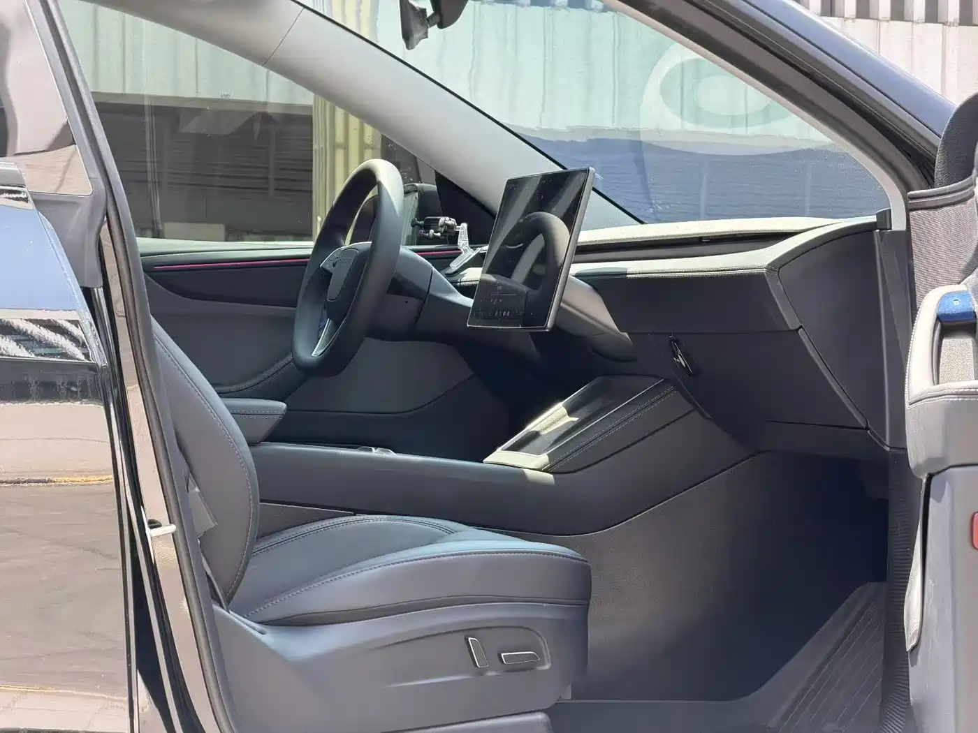 Tesla Model Y 2025 Rear-Wheel Drive фото 5
