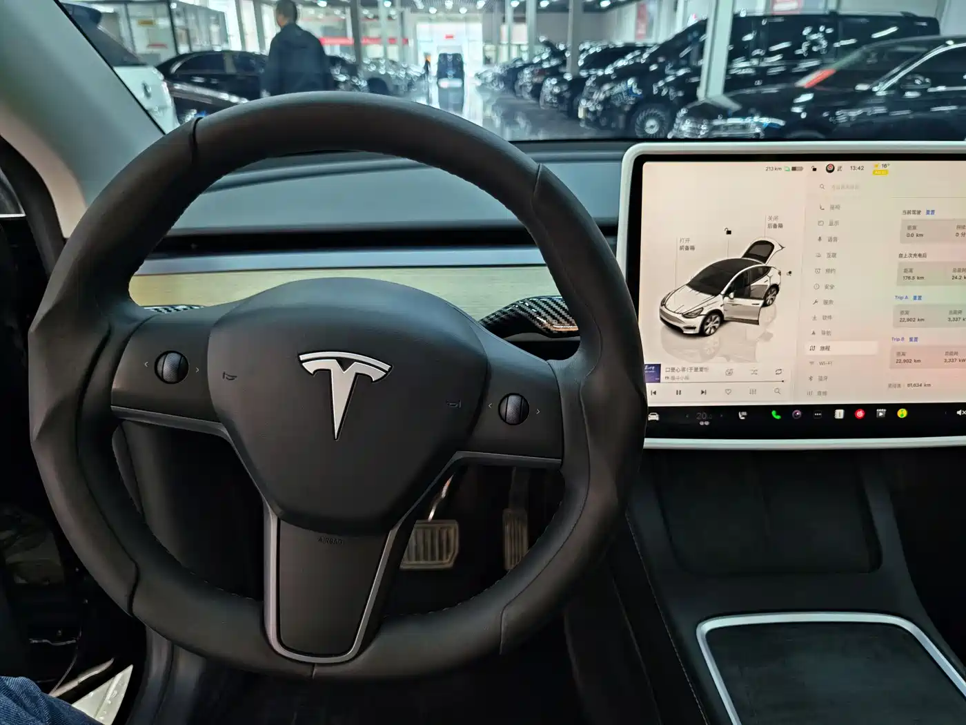TESLA MODEL Y
