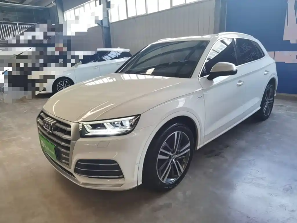 Фото 2 - Audi Q5L