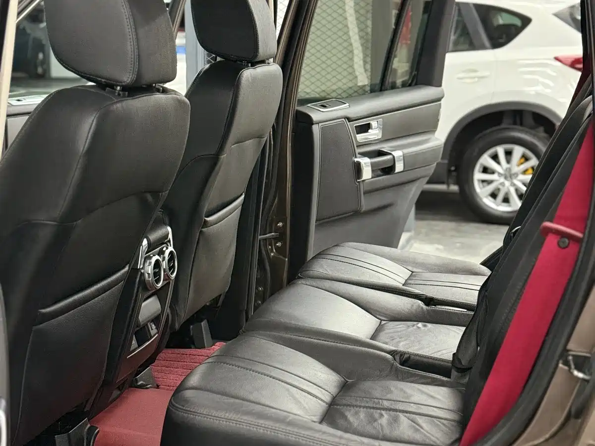 Land Rover Discovery 2011 3.0 SDV6 HSE Diesel фото 8