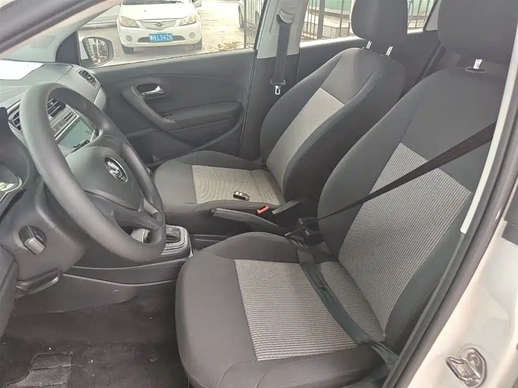 Volkswagen Polo 2016 1.4L Automatic Trend фото 15