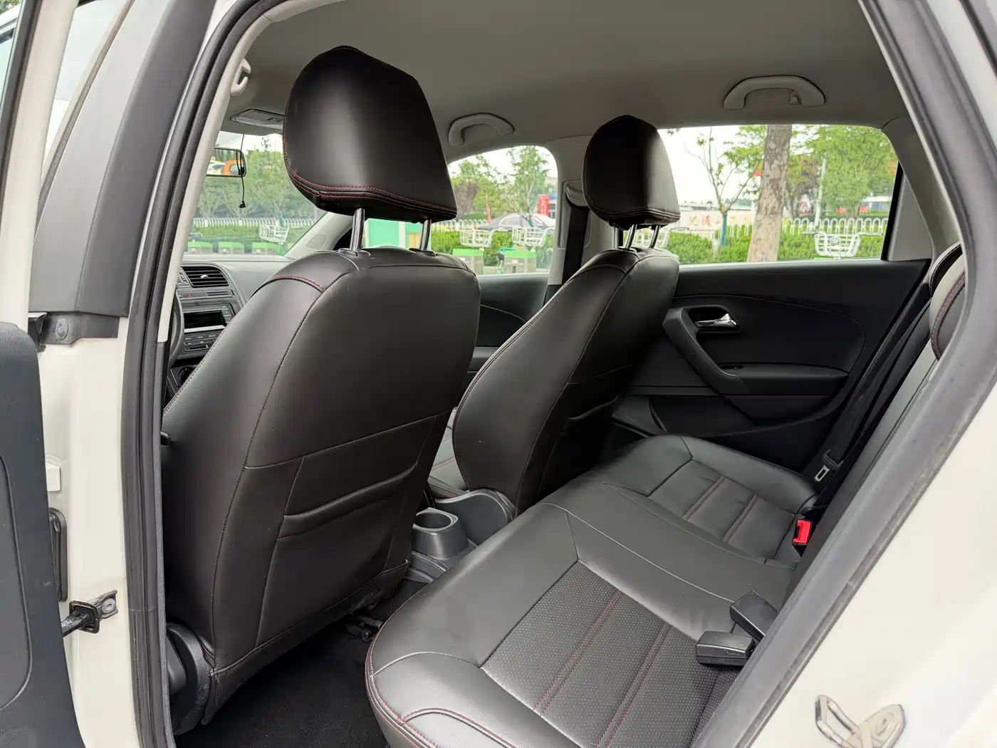 Volkswagen Polo 2016 1.4L Automatic Trend фото 7