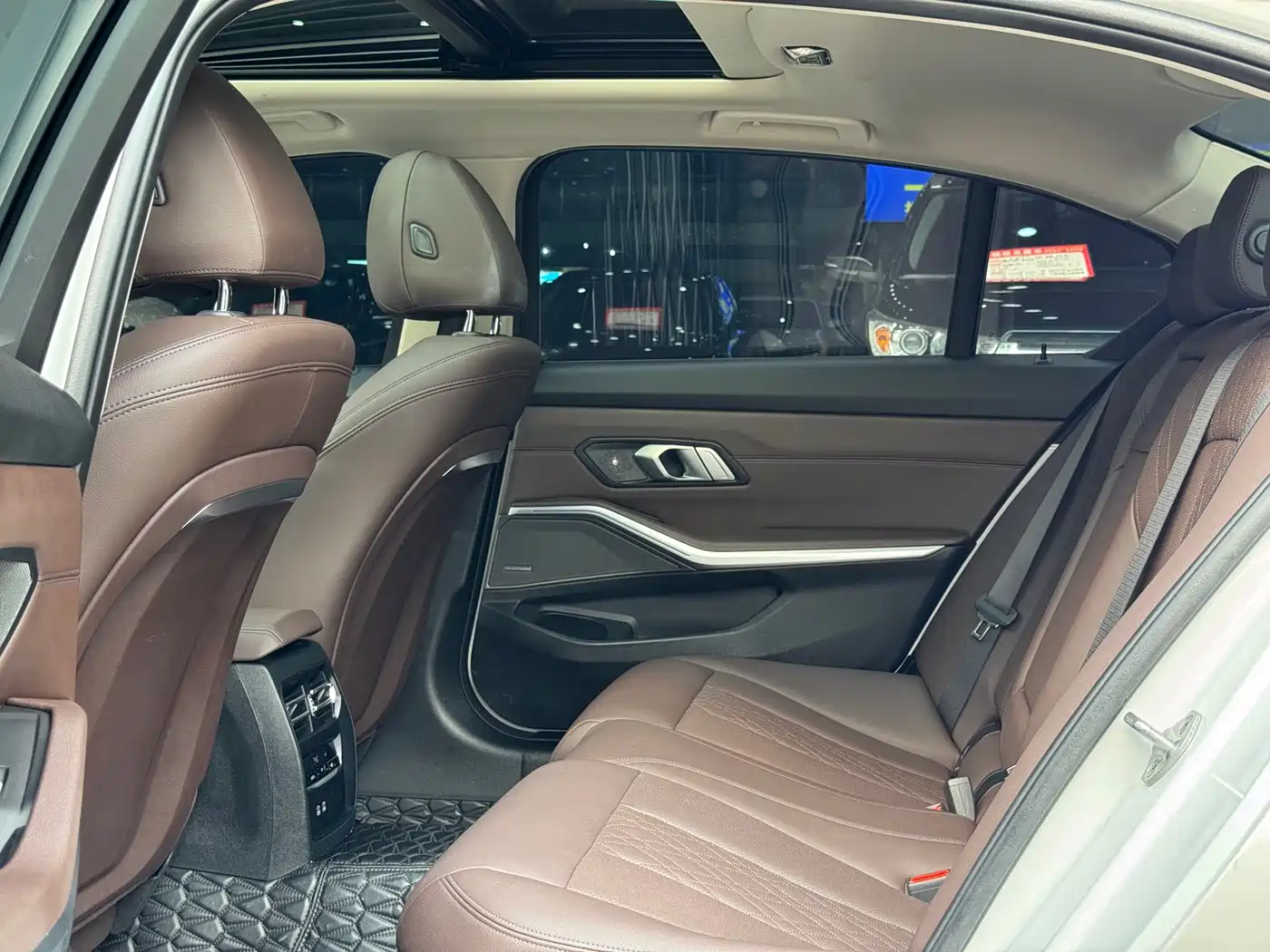 BMW 3 Series 2023 325Li M Sport Black Night Package фото 9