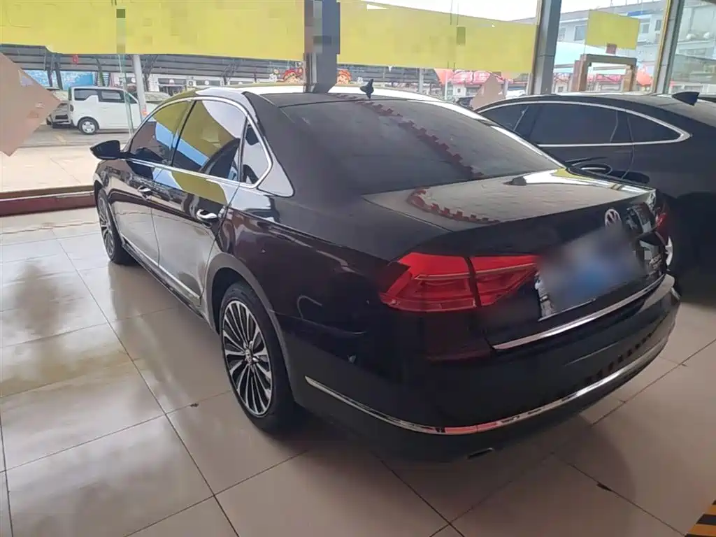 Volkswagen Passat 2017 330TSI DSG Luxury фото 5