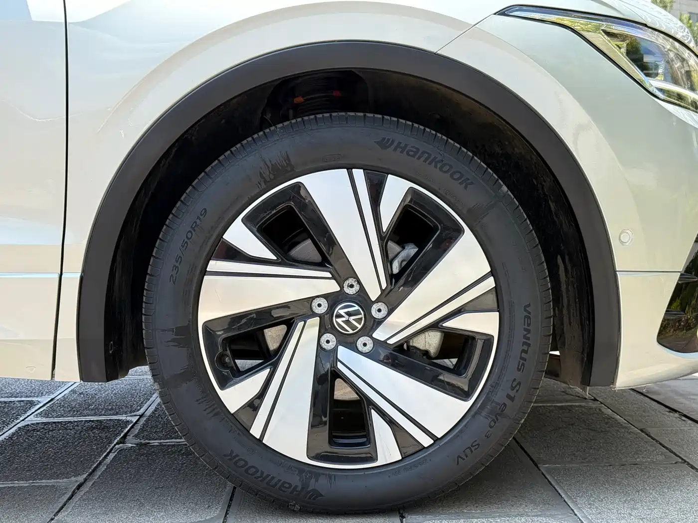 Volkswagen Tiguan L 2023 Facelift 330TSI Auto FWD R-Line Premium фото 45