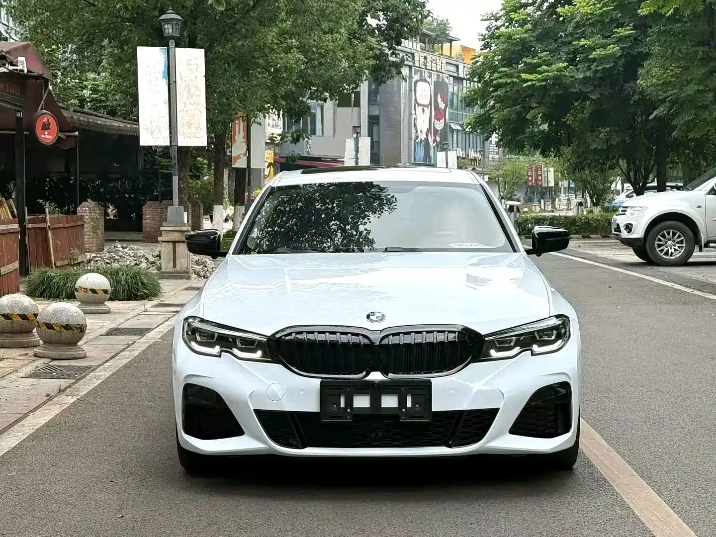 Photo 2 - BMW 3 Series