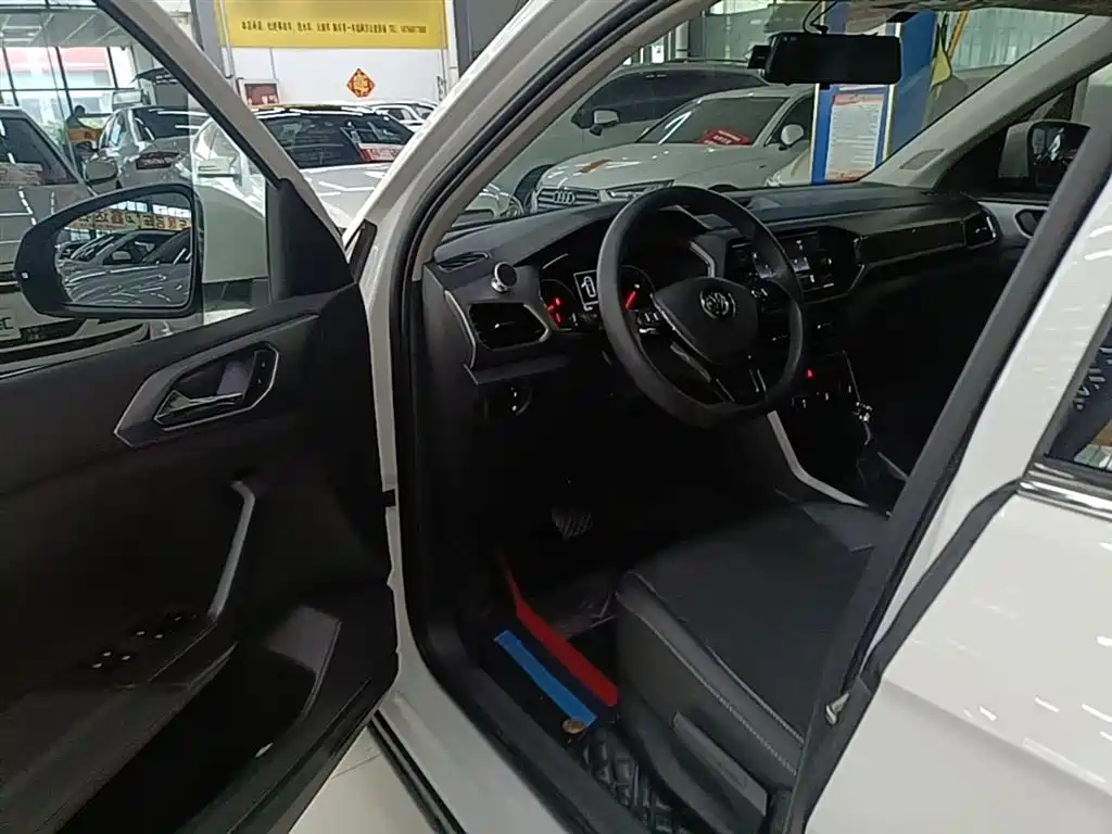 Volkswagen T-Cross 2019 280TSI DSG Comfort Edition фото 16