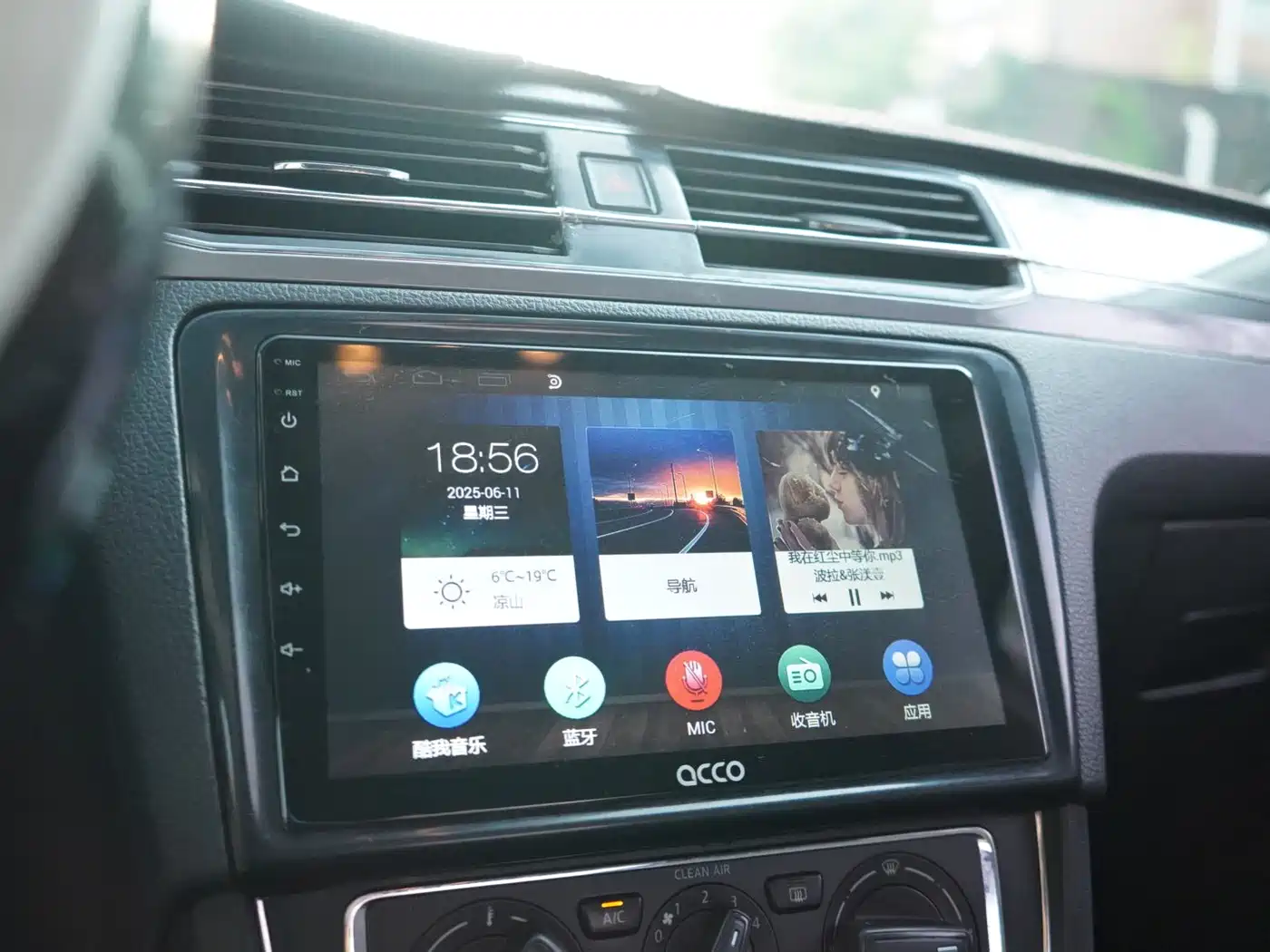Volkswagen Santana 2018 1.5L Automatic Comfort Edition фото 15