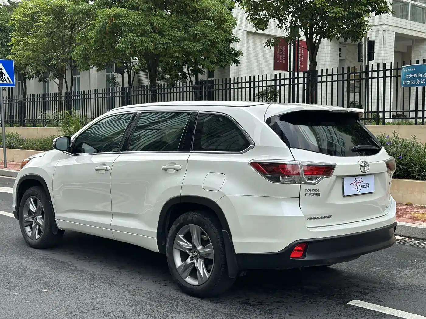 Toyota Highlander 2015 2.0T FWD Luxury Edition 7-seater фото 6