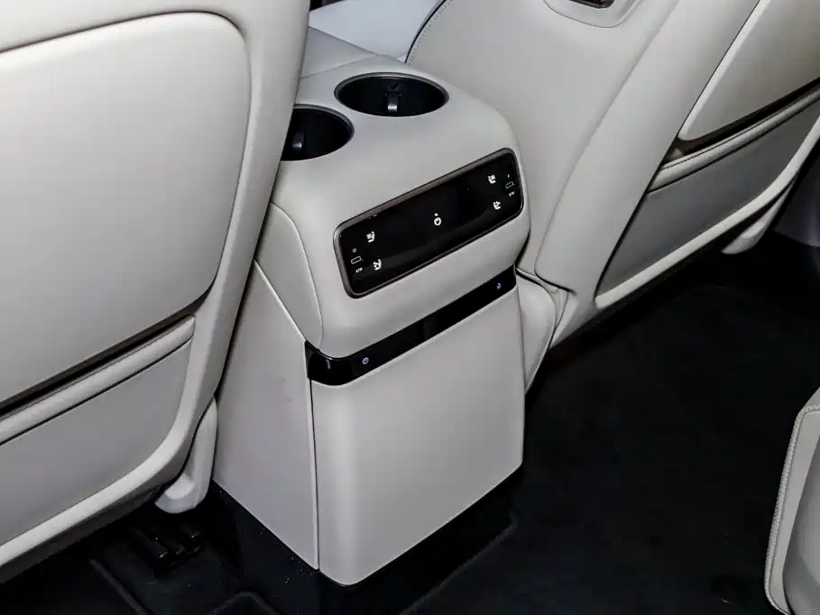 Li Auto Li i8 2025 2025 Standard Edition