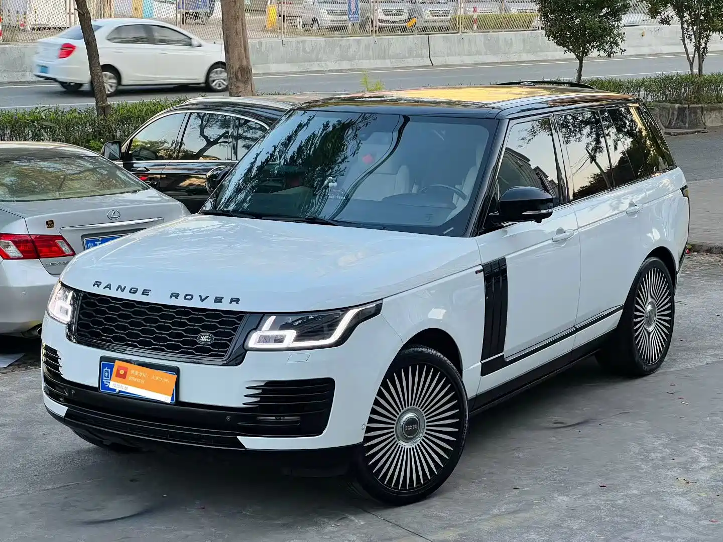 Фото 1 - Land Rover Range Rover