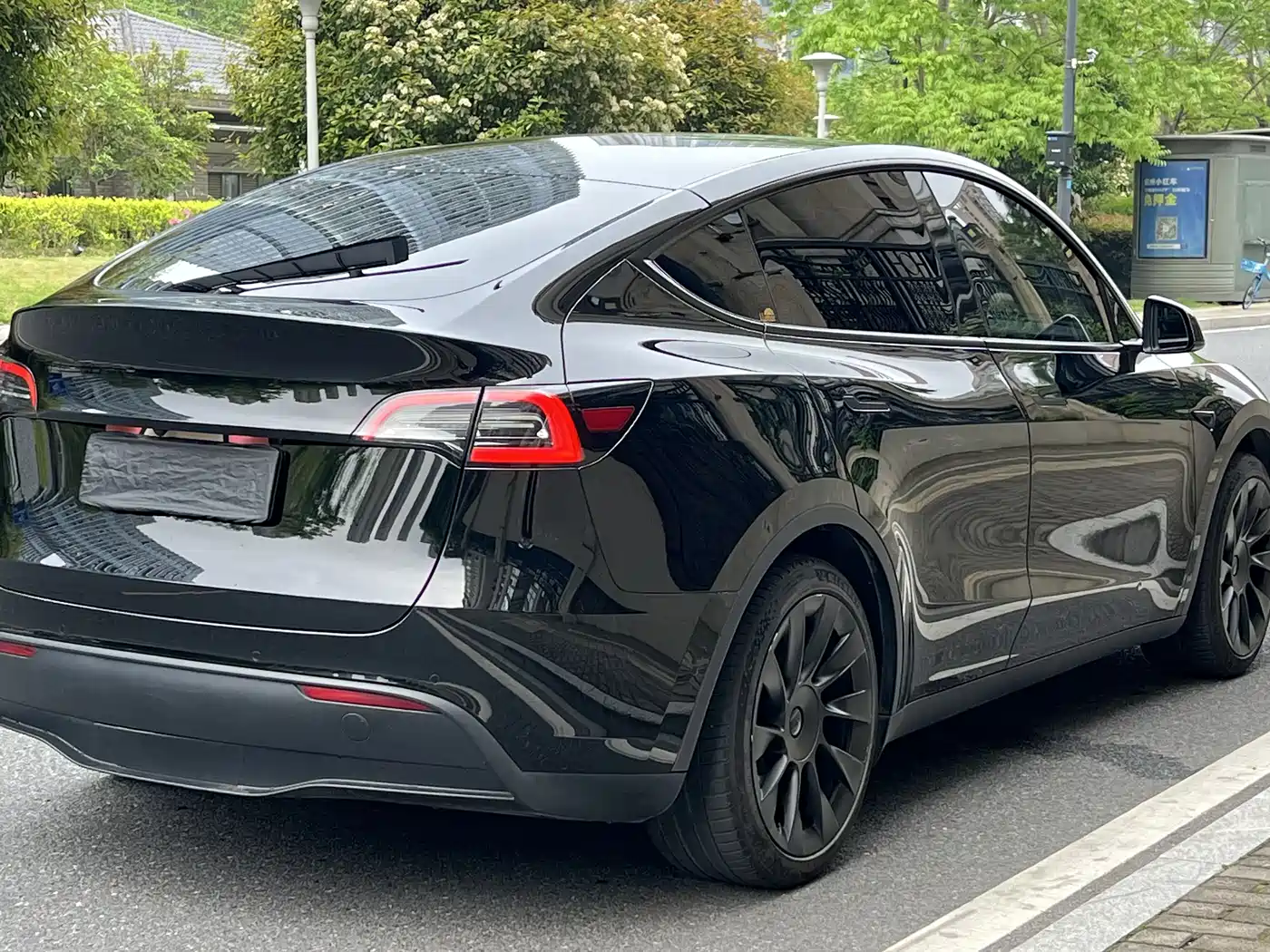 TESLA MODEL Y