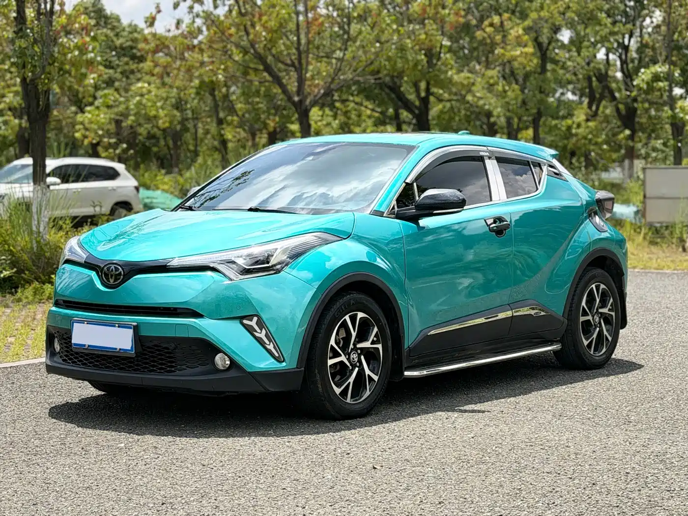 Фото 1 - Toyota C-HR
