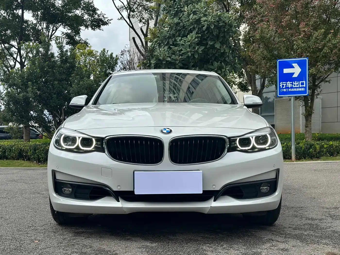 BMW 3 Series GT 2018 320i Fashion фото 2