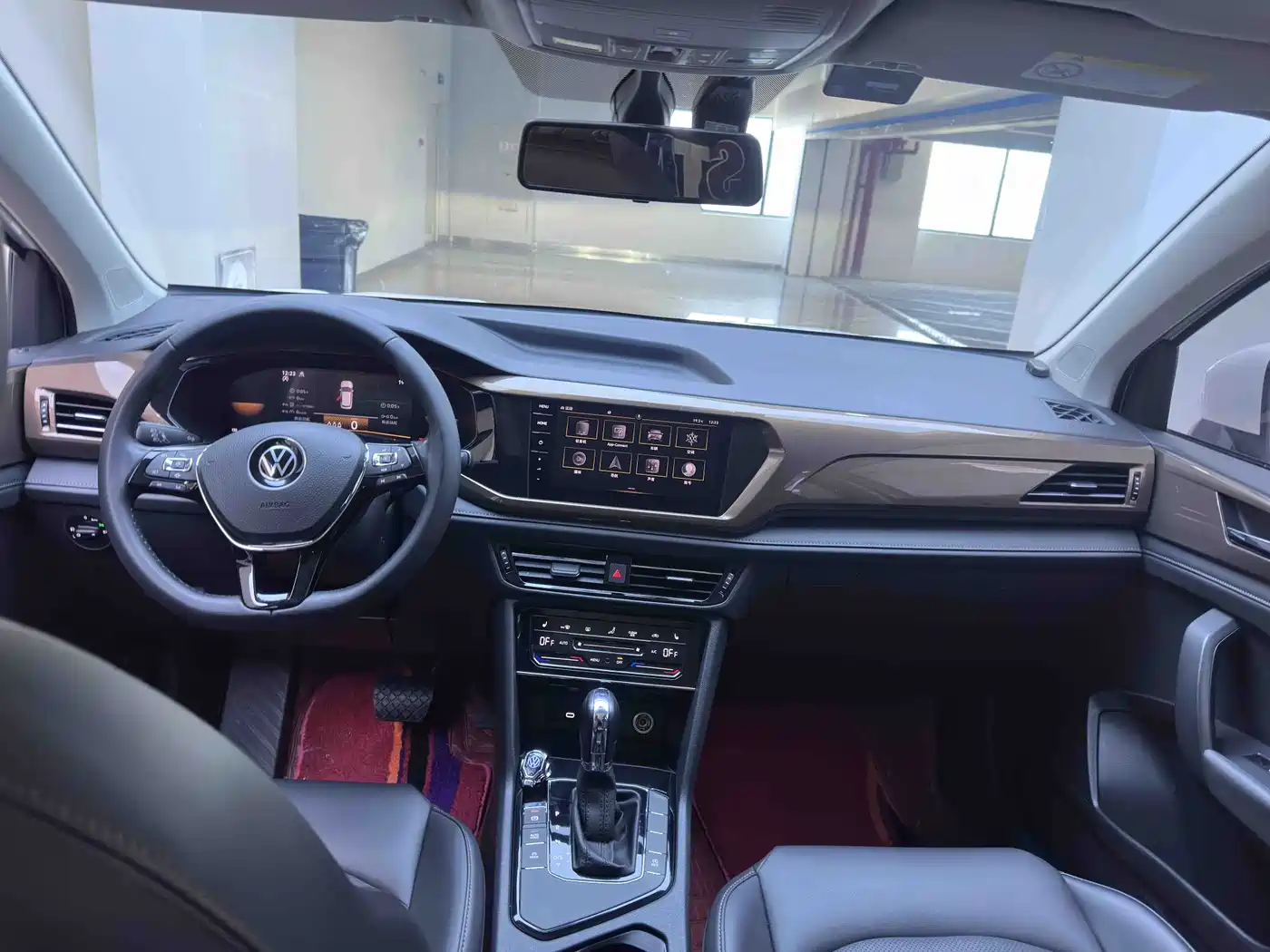 Volkswagen Tharu 2022 280TSI FWD Luxury Edition фото 12