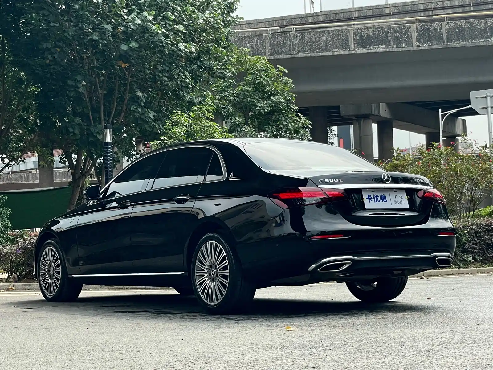 Фото 4 - Mercedes-Benz E-Class
